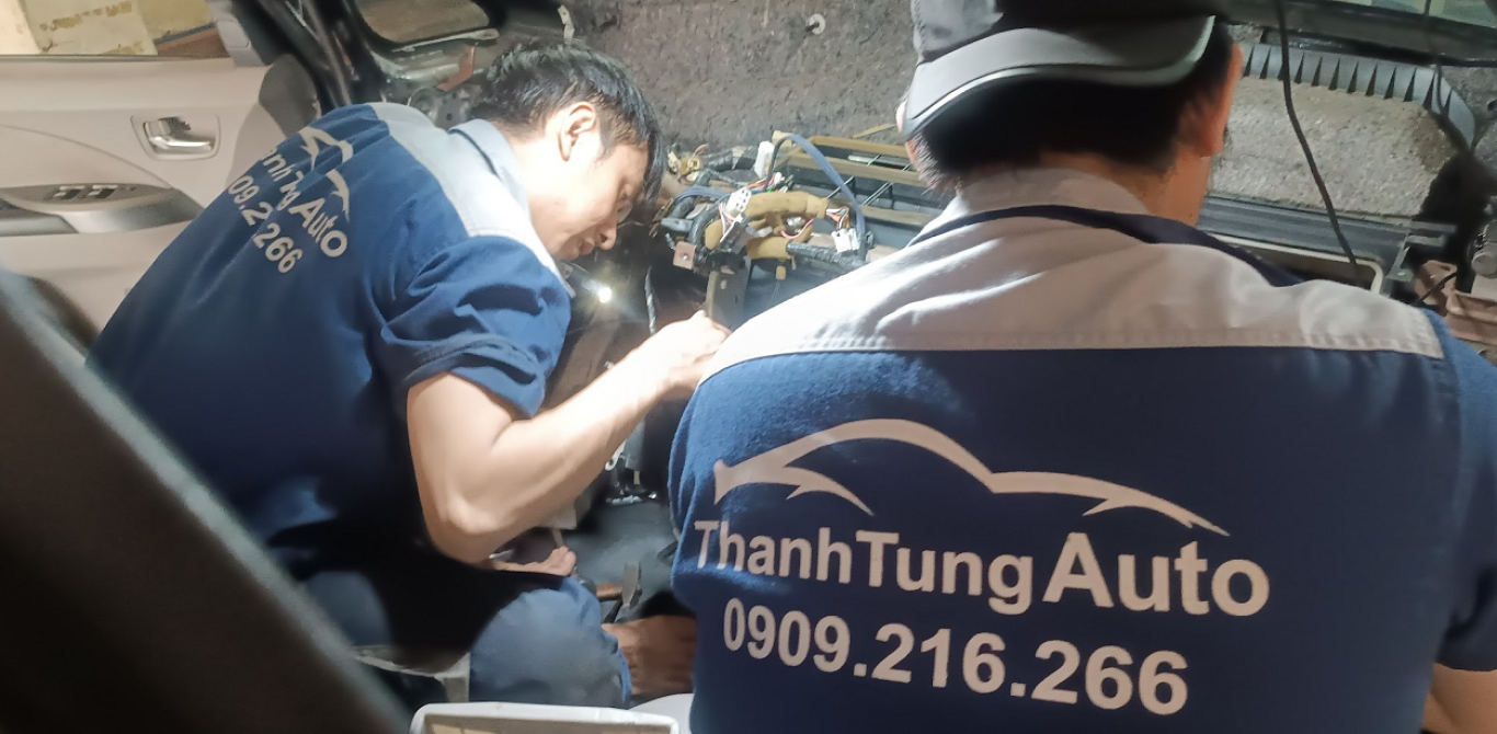 Sửa chữa hệ thống lạnh với máy chuyên dùng.